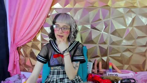  emmili  online show from February 8, 6:11 pm