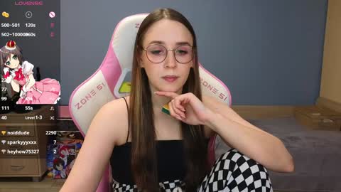 Snapshot of sweet_frosty chatting on January 4, 5:37 am Alice online show from January 4, 5:37 am