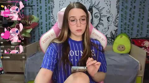 Snapshot of sweet_frosty chatting on February 13, 4:00 am Alice online show from February 13, 4:00 am