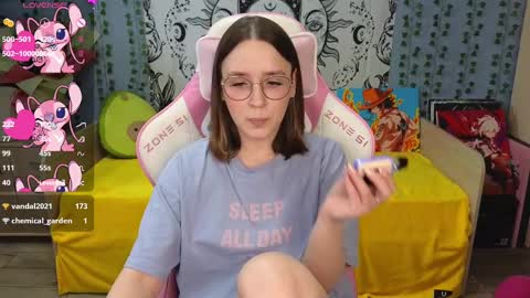 Snapshot of sweet_frosty chatting on February 27, 5:51 am Alice online show from February 27, 5:51 am