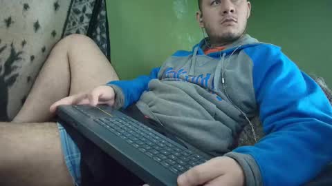 Snapshot of sweet_guy36 chatting on September 18, 3:49 pm sweet_guy36 online show from September 18, 3:49 pm