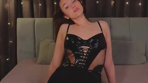 Snapshot of sweet_haeven chatting on January 29, 6:50 pm Im Mia.LOVELY PATTERNS 100 120 160 200 my toy buzzes from 2 tip online show from January 29, 6:50 pm
