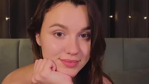 Snapshot of sweet_haeven chatting on January 14, 2:08 am Im Mia.LOVELY PATTERNS 100 120 160 200 my toy buzzes from 2 tip online show from January 14, 2:08 am