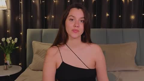 Snapshot of sweet_haeven chatting on February 25, 9:26 pm Im Mia.LOVELY PATTERNS 100 120 160 200 my toy buzzes from 2 tip online show from February 25, 9:26 pm