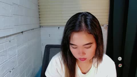 Snapshot of sweet_laika chatting on January 18, 6:24 am LAIKA online show from January 18, 6:24 am
