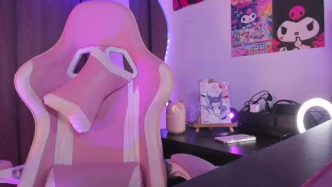 Snapshot of sweet_lilly_sweet chatting on February 18, 1:10 am sweet_lilly_sweet online show from February 18, 1:10 am