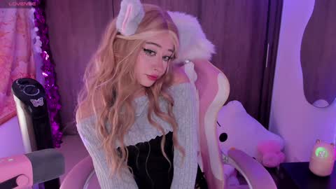 Snapshot of sweet_lilly_sweet chatting on February 9, 1:44 am sweet_lilly_sweet online show from February 9, 1:44 am