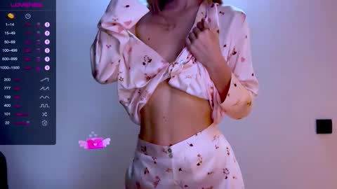 Snapshot of sweet_mia_91 chatting on September 9, 5:46 pm Mia online show from September 9, 5:46 pm
