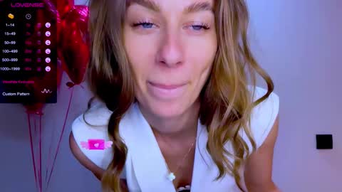 Mia online show from February 14, 4:43 pm