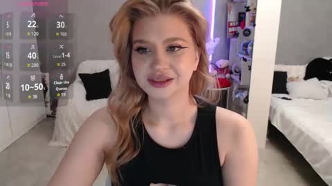 sweet_nicole_333 online show from March 7, 6:35 am