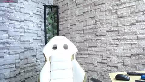 Snapshot of sweet_poison30 chatting on February 14, 11:09 pm LAUREN online show from February 14, 11:09 pm