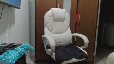 Snapshot of sweet_robyn chatting on December 6, 5:14 am sweet_robyn online show from December 6, 5:14 am