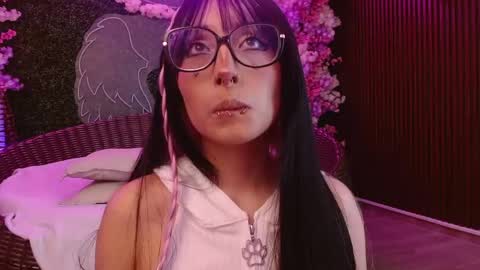 Roxanee online show from May 17, 8:51 pm