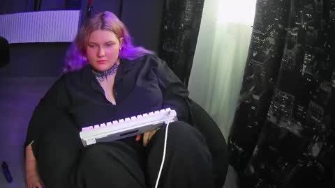 Sweet squirrel online show from April 14, 1:03 pm