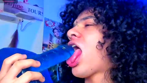 Snapshot of sweet_vond chatting on February 10, 4:47 pm Steven independent model online show from February 10, 4:47 pm