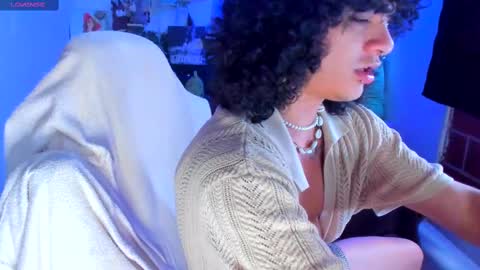 Snapshot of sweet_vond chatting on March 7, 2:34 pm Steven independent model online show from March 7, 2:34 pm