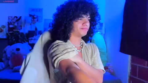 Snapshot of sweet_vond chatting on March 7, 11:29 am Steven independent model online show from March 7, 11:29 am