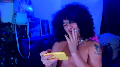 Snapshot of sweet_vond chatting on February 26, 11:43 am Steven independent model online show from February 26, 11:43 am