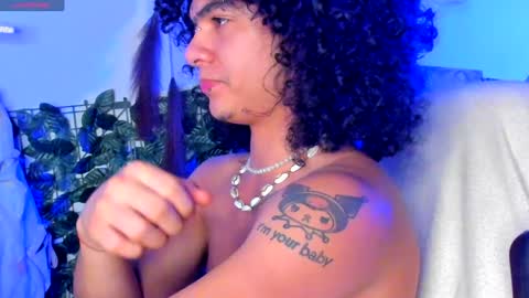 Snapshot of sweet_vond chatting on January 25, 4:23 am Steven independent model online show from January 25, 4:23 am