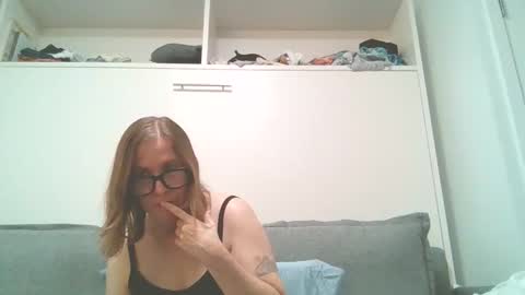 sweetandnaughty123 online show from April 8, 6:05 am