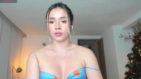 Snapshot of sweetann08 chatting on January 2, 11:27 pm Camila online show from January 2, 11:27 pm
