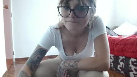 Snapshot of sweetbella_444 chatting on September 16, 9:18 pm Bella online show from September 16, 9:18 pm