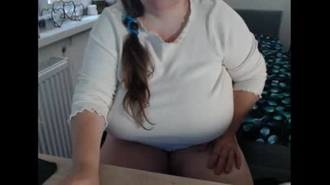 Sweetboobs85h online show from September 26, 9:28 am