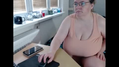 Snapshot of sweetboobs85h chatting on March 11, 8:30 am Sweetboobs85h online show from March 11, 8:30 am