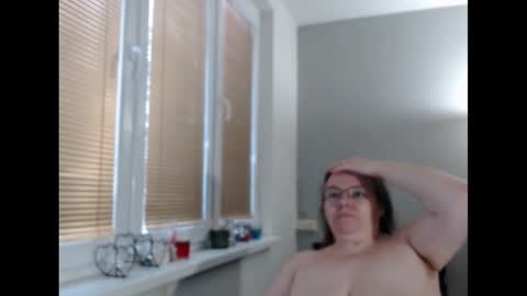 Snapshot of sweetboobs85h chatting on February 23, 3:08 pm Sweetboobs85h online show from February 23, 3:08 pm