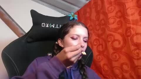 Snapshot of sweetdam12 chatting on January 25, 7:18 pm sweetdam12 online show from January 25, 7:18 pm