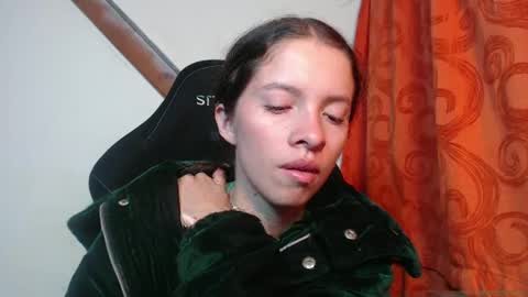 Snapshot of sweetdam12 chatting on February 7, 12:09 am sweetdam12 online show from February 7, 12:09 am