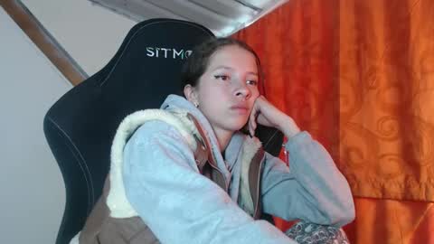 Snapshot of sweetdam12 chatting on February 19, 7:48 pm sweetdam12 online show from February 19, 7:48 pm