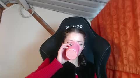 Snapshot of sweetdam12 chatting on February 14, 8:15 pm sweetdam12 online show from February 14, 8:15 pm