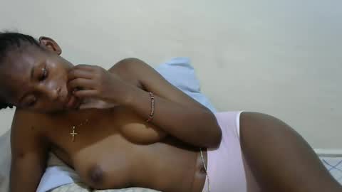 sweetDee online show from February 25, 7:06 pm