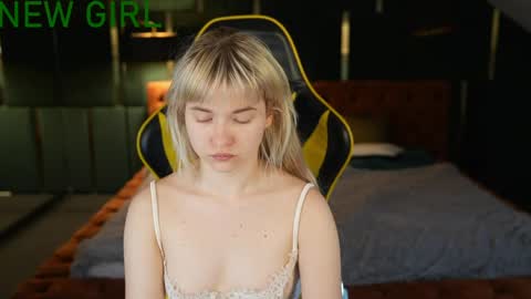Amelia online show from May 2, 2:34 pm