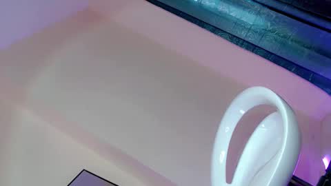 Snapshot of sweetest_sensation28 chatting on September 13, 12:24 am Rose online show from September 13, 12:24 am