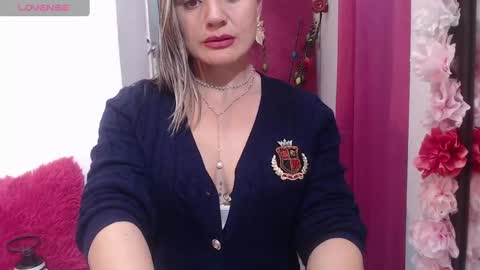 Snapshot of sweetfantasyy69 chatting on February 25, 2:03 am sweef online show from February 25, 2:03 am