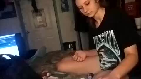 sweetfreedom2004 online show from October 11, 6:55 pm