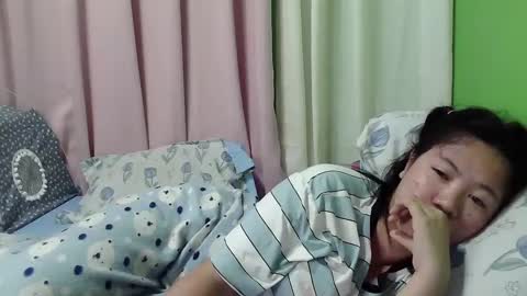 Snapshot of sweetgal_mica chatting on February 17, 11:43 pm sweetgal_mica online show from February 17, 11:43 pm