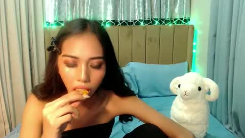 sweetgirl_daphne online show from May 12, 6:00 am