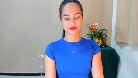 Snapshot of sweetgirl_latina143 chatting on September 19, 4:00 pm sweetgirl_latina143 online show from September 19, 4:00 pm