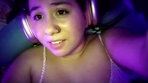 Ana Mara  i cant Make noise My family is here  online show from February 8, 6:22 am