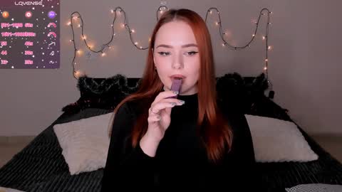 Hannah online show from December 21, 3:42 pm