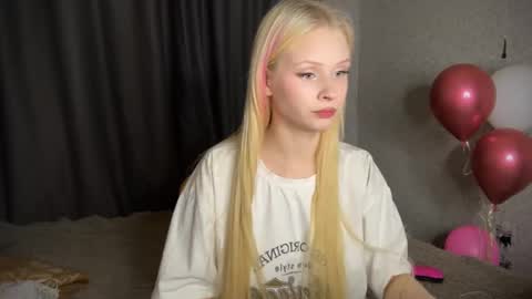 Snapshot of sweetielis chatting on December 15, 4:26 pm sweetie Lisa3 online show from December 15, 4:26 pm