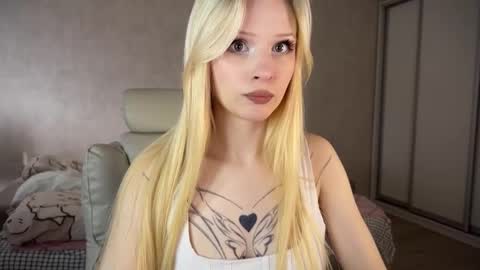 Snapshot of sweetielis chatting on March 8, 8:44 am sweetie Lisa3 online show from March 8, 8:44 am