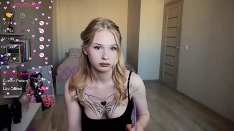 Snapshot of sweetielis chatting on September 8, 2:49 pm sweetie Lisa3 online show from September 8, 2:49 pm