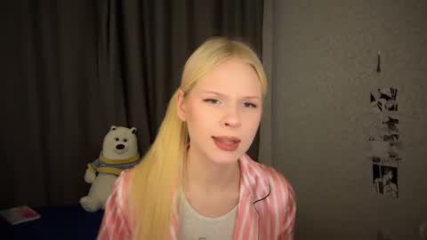 Snapshot of sweetielis chatting on January 10, 4:44 am sweetie Lisa3 online show from January 10, 4:44 am