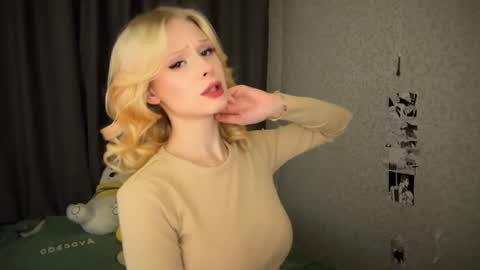 Snapshot of sweetielis chatting on January 21, 2:15 pm sweetie Lisa3 online show from January 21, 2:15 pm