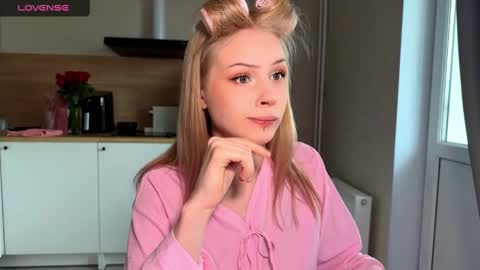 sweetie Lisa3 online show from May 16, 9:06 am