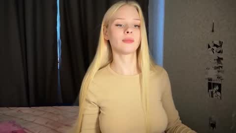 Snapshot of sweetielis chatting on January 2, 7:01 am sweetie Lisa3 online show from January 2, 7:01 am